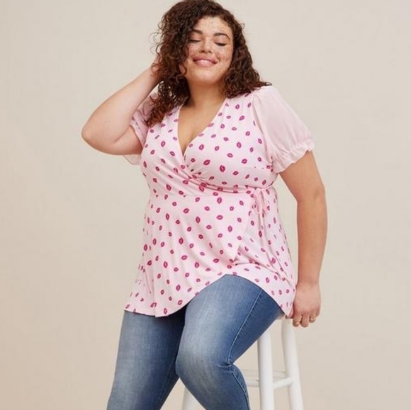 Torrid Pink Lips Studio Knit Chiffon Puff Sleeve Surplice Top 00 - Picture 2 of 9